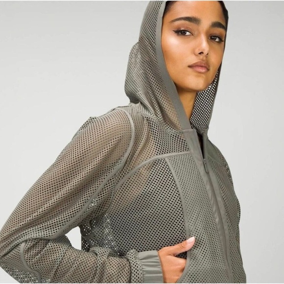 Lululemon Relaxed Mesh Jacket in Gray Sage - Size 6 - Picture 1 of 7